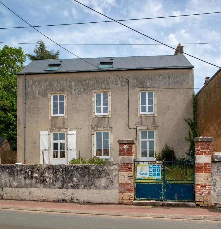 École de garçons et mairie, actuellement maison, 12 rue du Champ-de-Foire