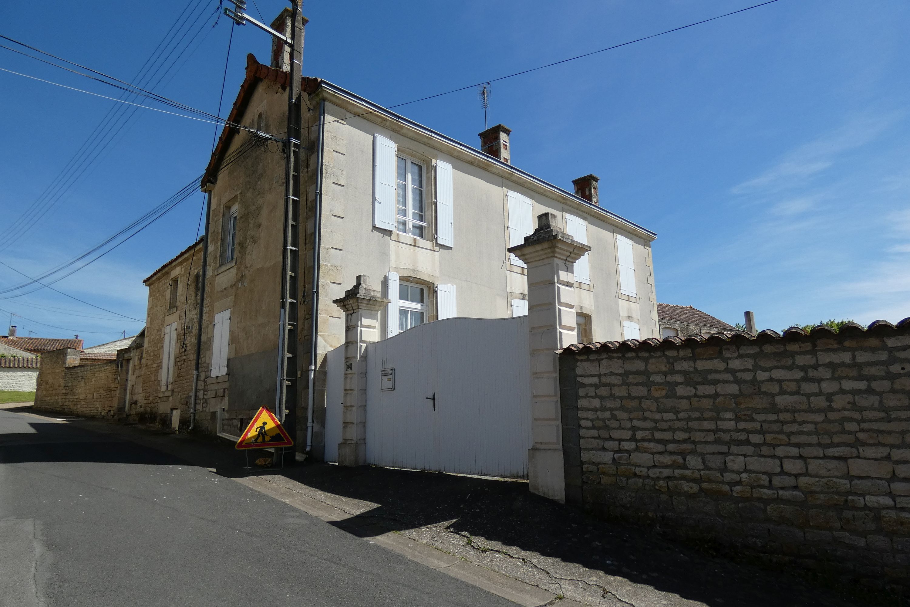 Ecole maternelle privée dite l'asile Sainte-Anne, actuellement maison et annexe du collège Saint-Martin, 10 rue de la Cure