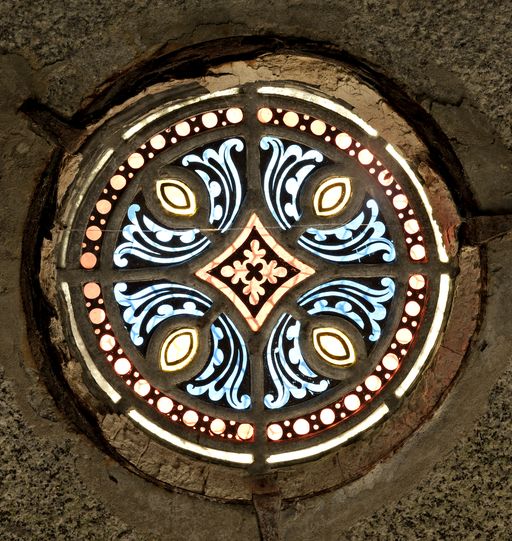 Ensemble de 3 verrières à personnage et d'une verrière décorative : Sacré-Cœur, Vierge de Pontmain, saint Joseph (baies 0, 1, 2 et baie occidentale) - Chapelle funéraire de la famille de Plazanet, Saint-Céneré