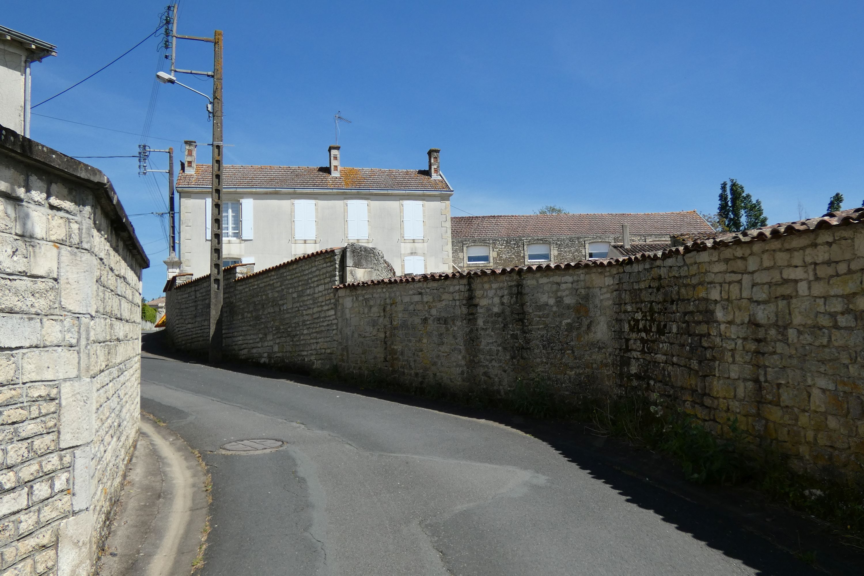 Ecole maternelle privée dite l'asile Sainte-Anne, actuellement maison et annexe du collège Saint-Martin, 10 rue de la Cure