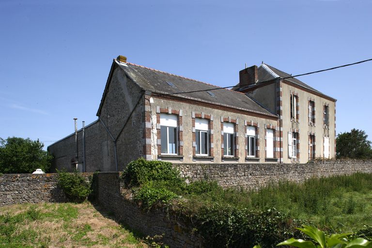 École privée de filles, actuellement maison et salle des fêtes