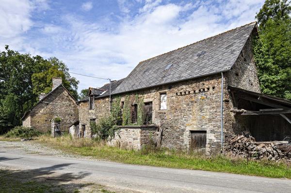 Hameau, château et motte castrale de la Grivellière