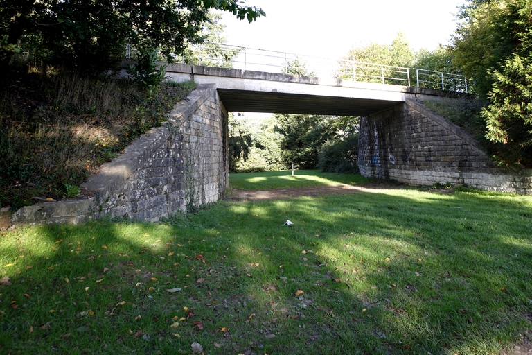 Pont-rail à poutrelles enrobées dit pont de l'Epine blanche