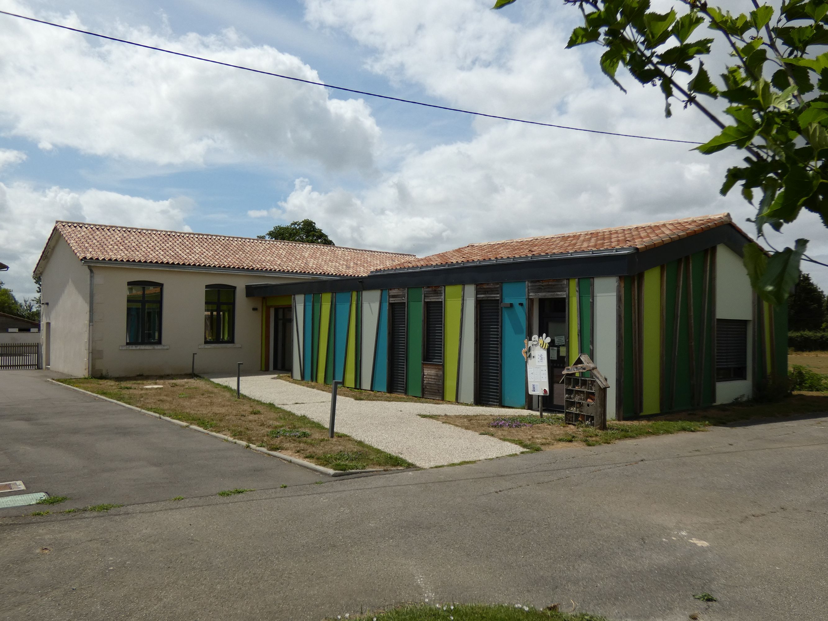 Mairie (ancienne), école primaire, 43 route de Sainte-Christine