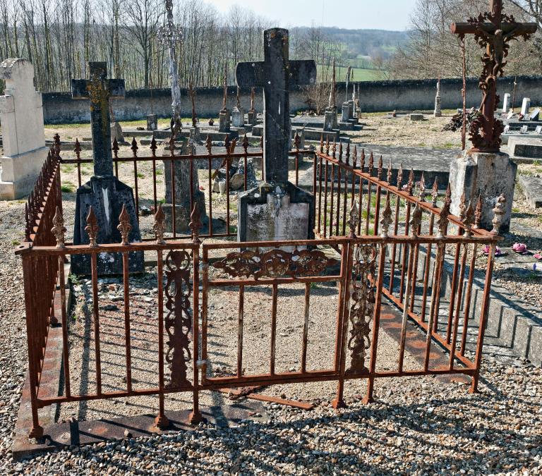 Cimetière à Beaumont-Pied-de-Bœuf