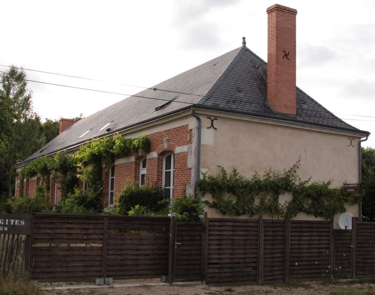 Saboterie puis café-restaurant actuellement maison d'accueil des gîtes ruraux des Tropes