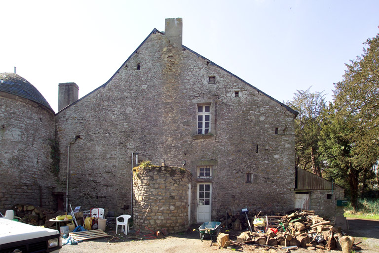 Manoir, puis château fort dit château de Careil