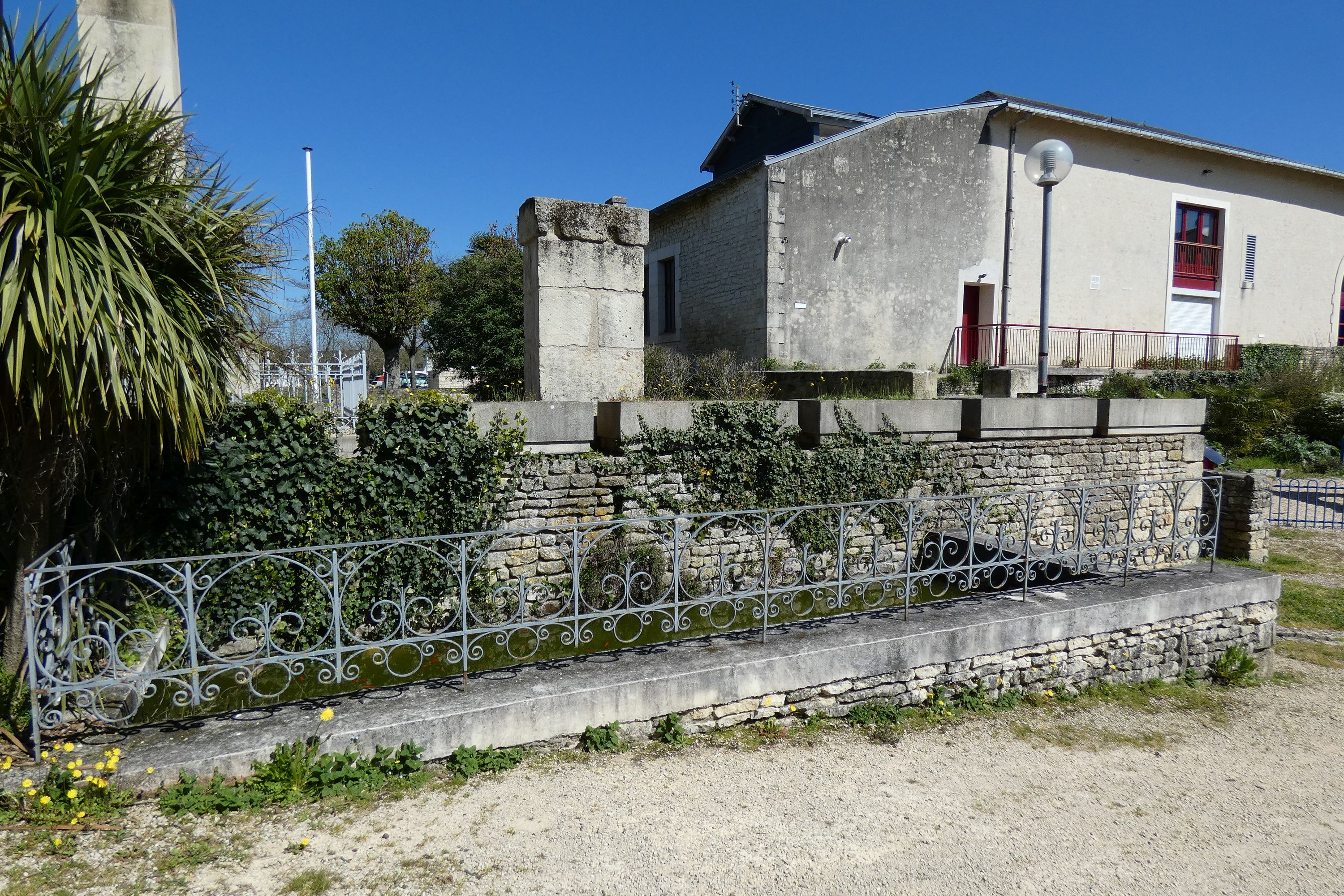 Borne fontaine, square des Poilus