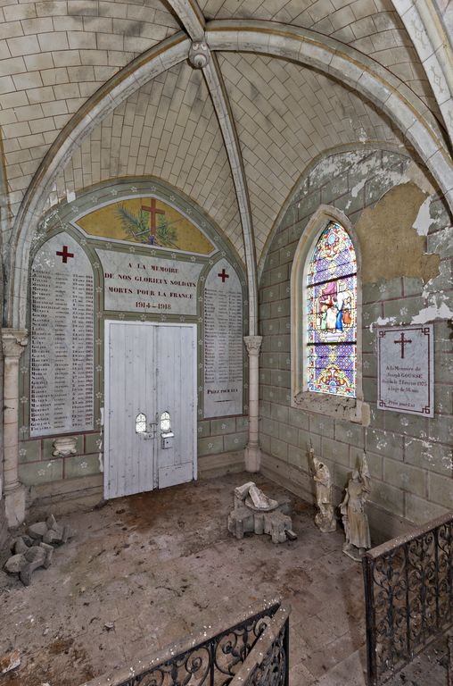 Monument aux morts, Chapelle Saint-Denis de Livré-la-Touche