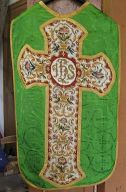 Ornement vert n° 3 : chasuble, étole, bourse de corporal, voile de calice