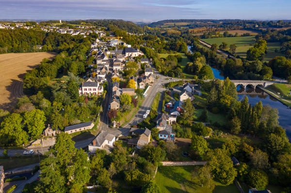 Bourg de Saint-Jean-sur-Mayenne