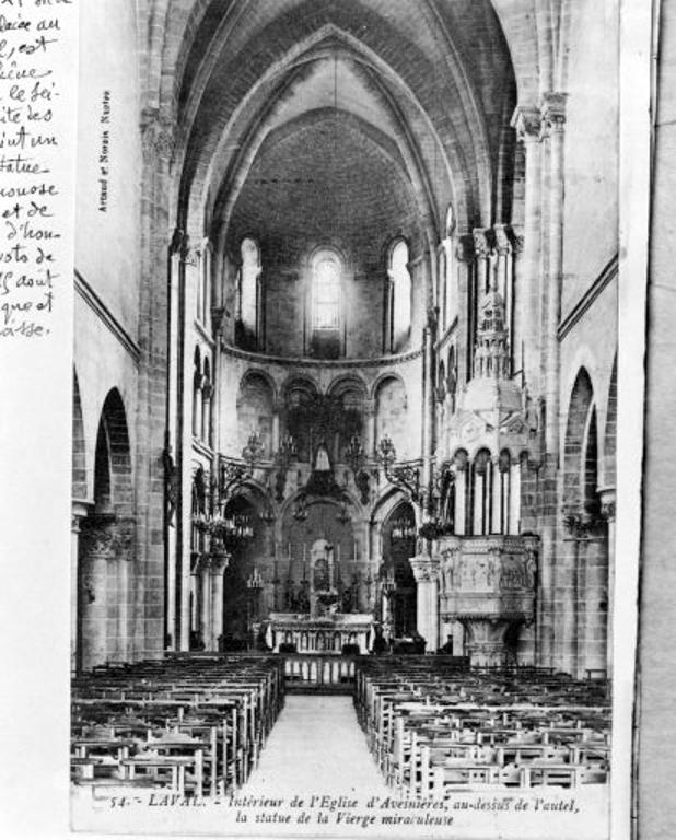 Prieuré de bénédictines, puis église paroissiale Notre-Dame, actuellement basilique Notre-Dame d'Avesnières, place d'Avesnières, Laval