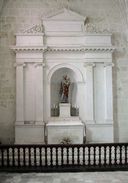 2 autels secondaires : de la Vierge et de saint Joseph, 2 retables