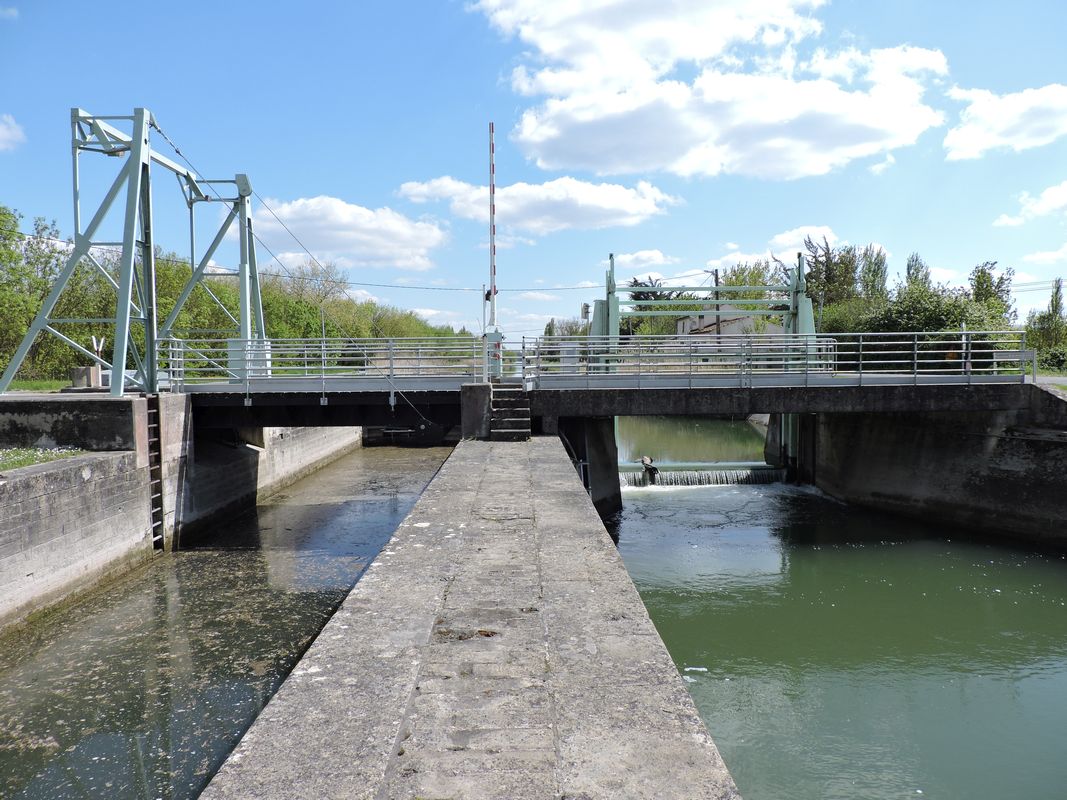 Barrage éclusé du canal du Mignon