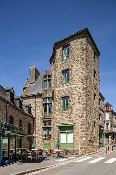 Manoir urbain, 31-33 rue dorée, actuellement immeuble d'habitation