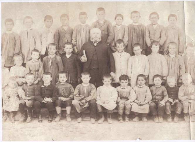 Mairie et école primaire de Sainte-Christine, actuellement salle des fêtes, 24 rue du Champ-de-la-Ville