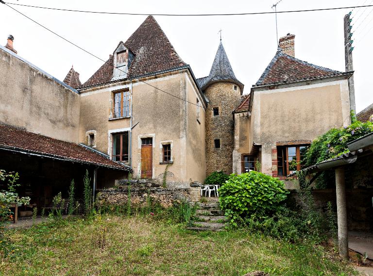 Lotissement de trois maisons jumelles, 14  à 18 place d'Armes à Bonnétable.