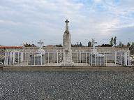 Croix de cimetière, enclos funéraire de la famille Galliot