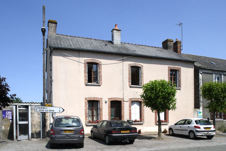 Maison - R.D. 582 de Saint-Léger à Chammes, 1ère maison, Saint-Léger