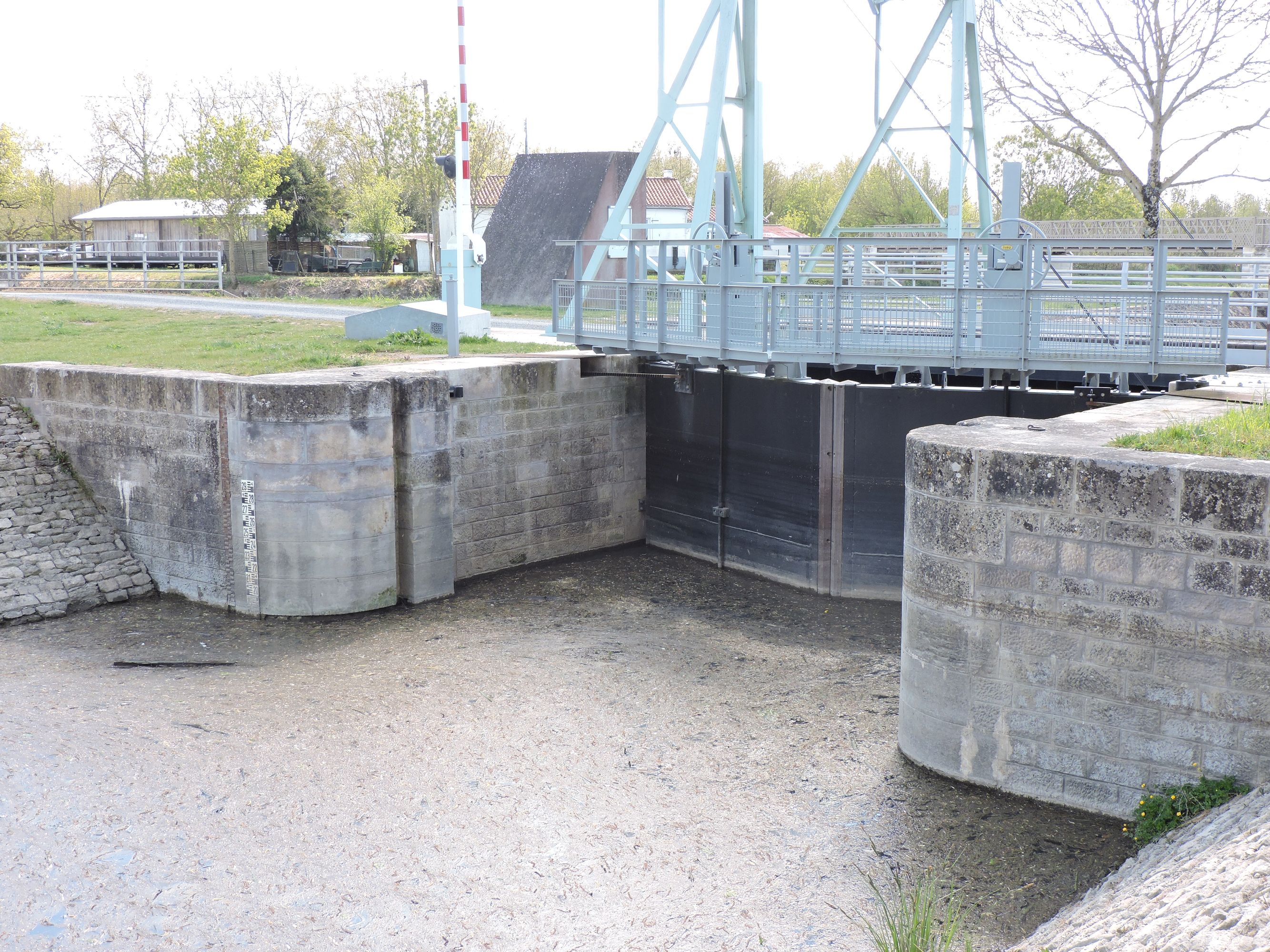 Barrage éclusé de la Vieille Sèvre à Bazoin