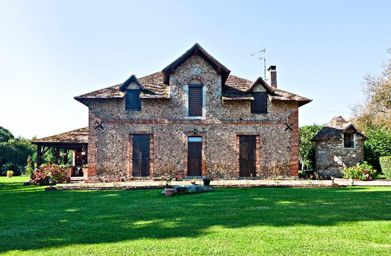 Rosay, manoir (détruit) puis ferme, actuellement maison.