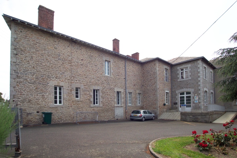 École Saint Jean-Baptiste, actuellement collège, 16 boulevard du Ville