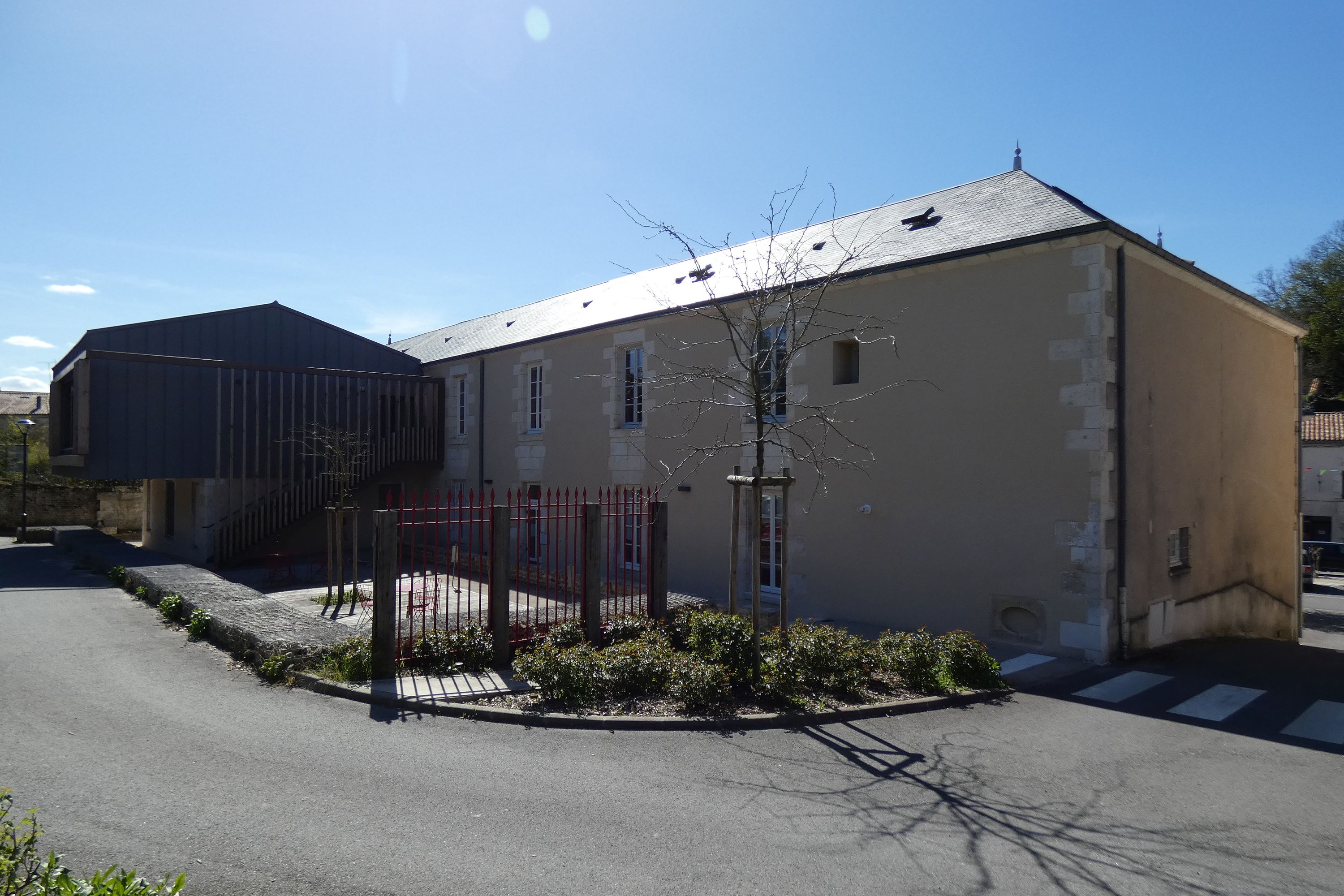 Ecole primaire publique de garçons puis bureau de poste, actuellement mairie