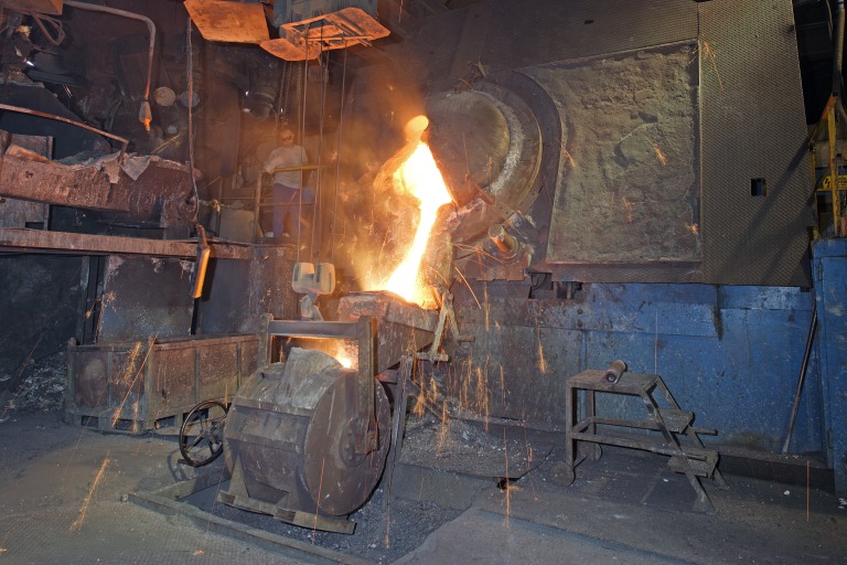 Moulin à farine et filature, puis corderie, puis fonderie et usine de construction mécanique, dites usine Pellier puis Mayenne Fontes Industrie