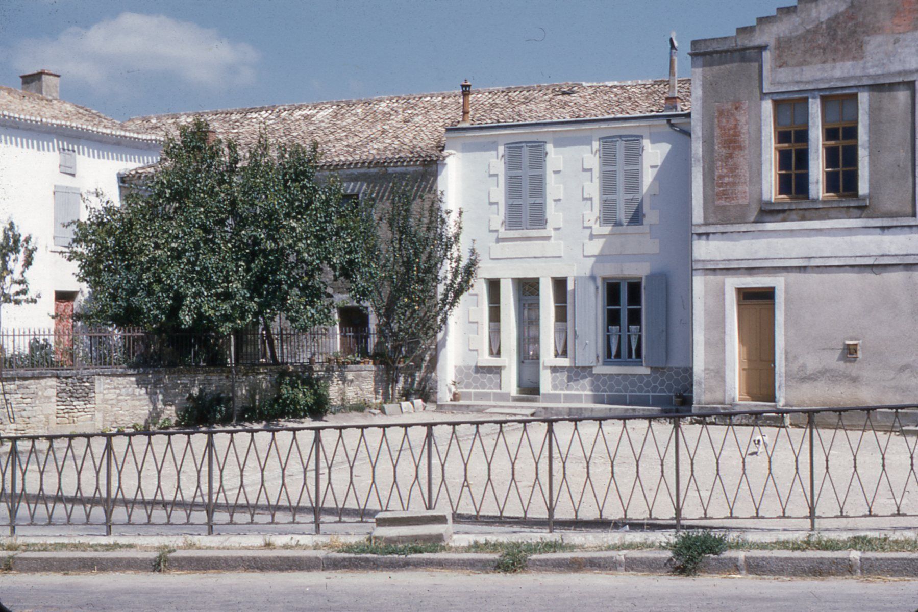 Maison, magasin de commerce, actuellement cabinet médical, 1 place André-Audouin