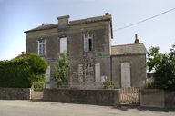 Mairie-école de garçon, actuellement école maternelle et primaire