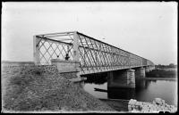 Vue du pont depuis la rive droite, par Adolphe Moitié, vers 1890.