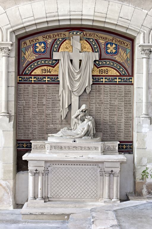 Monument aux morts, église paroissiale Sainte-Madeleine d'Angers