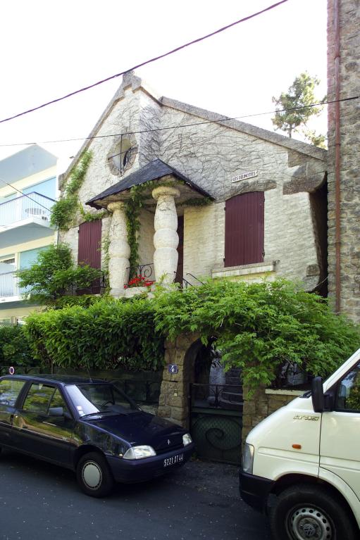 Maison dite villa balnéaire Le Menhir, 4 avenue Amiral-Courbet