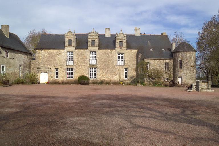 Manoir, puis château fort dit château de Careil