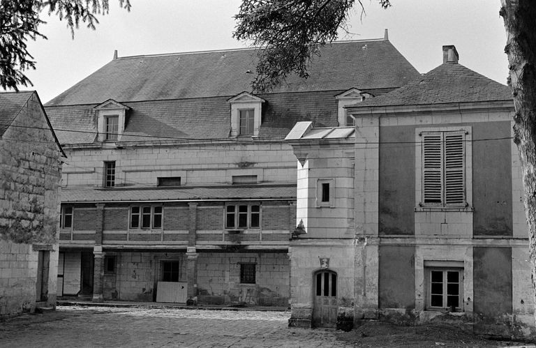 Maison ou Logis Bourbon, 10 rue du Logis-Bourbon, Fontevraud-l'Abbaye