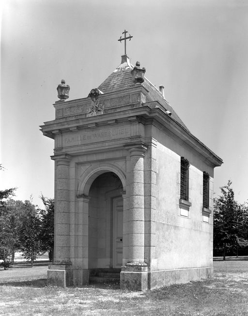 Chapelle funéraire de la famille de Waresquiel - route de Bazougers, Forcé