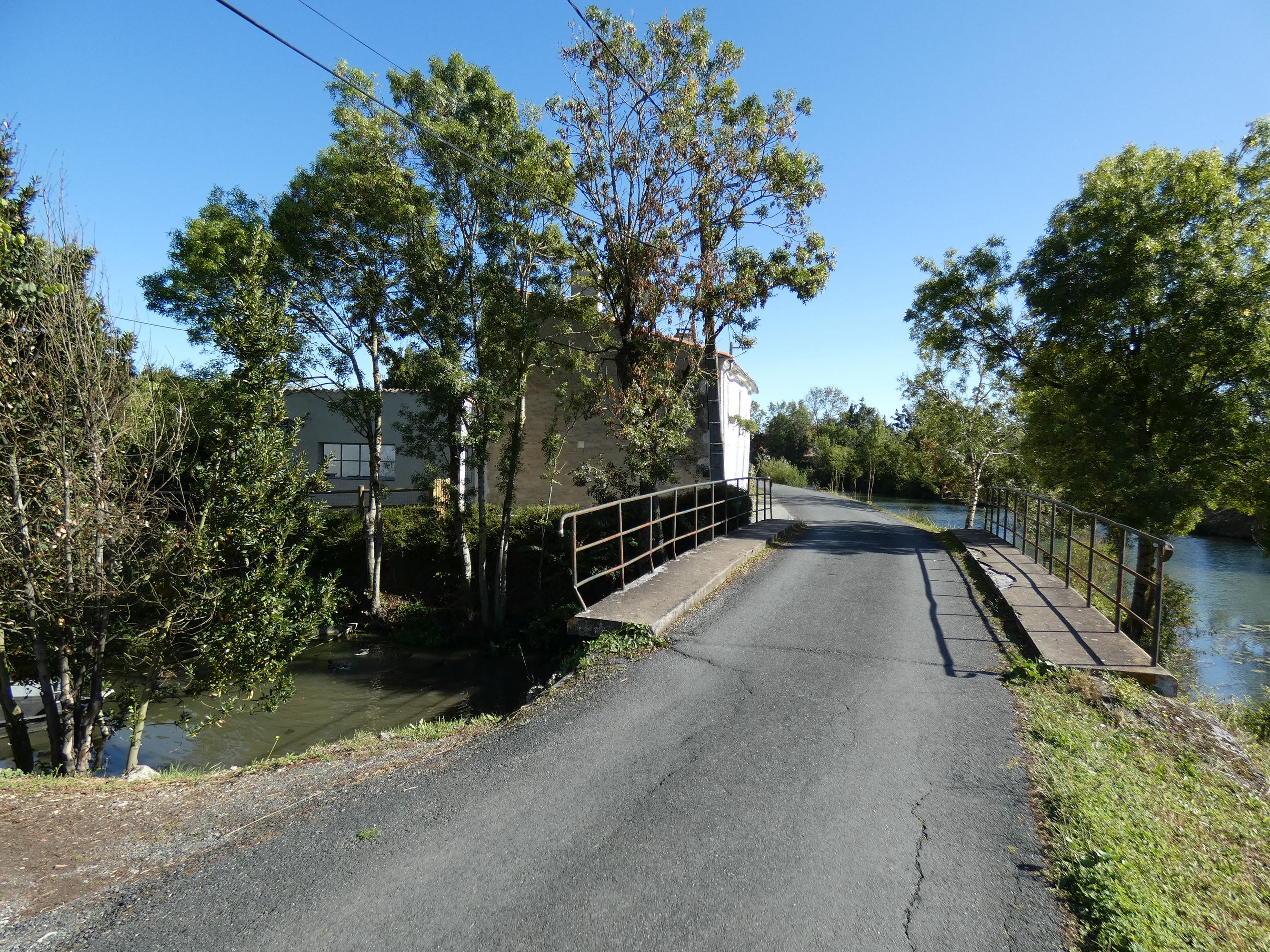 Port ; chemin du Halage, impasse du Bac