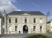 Gendarmerie, actuellement logements, place du Minage