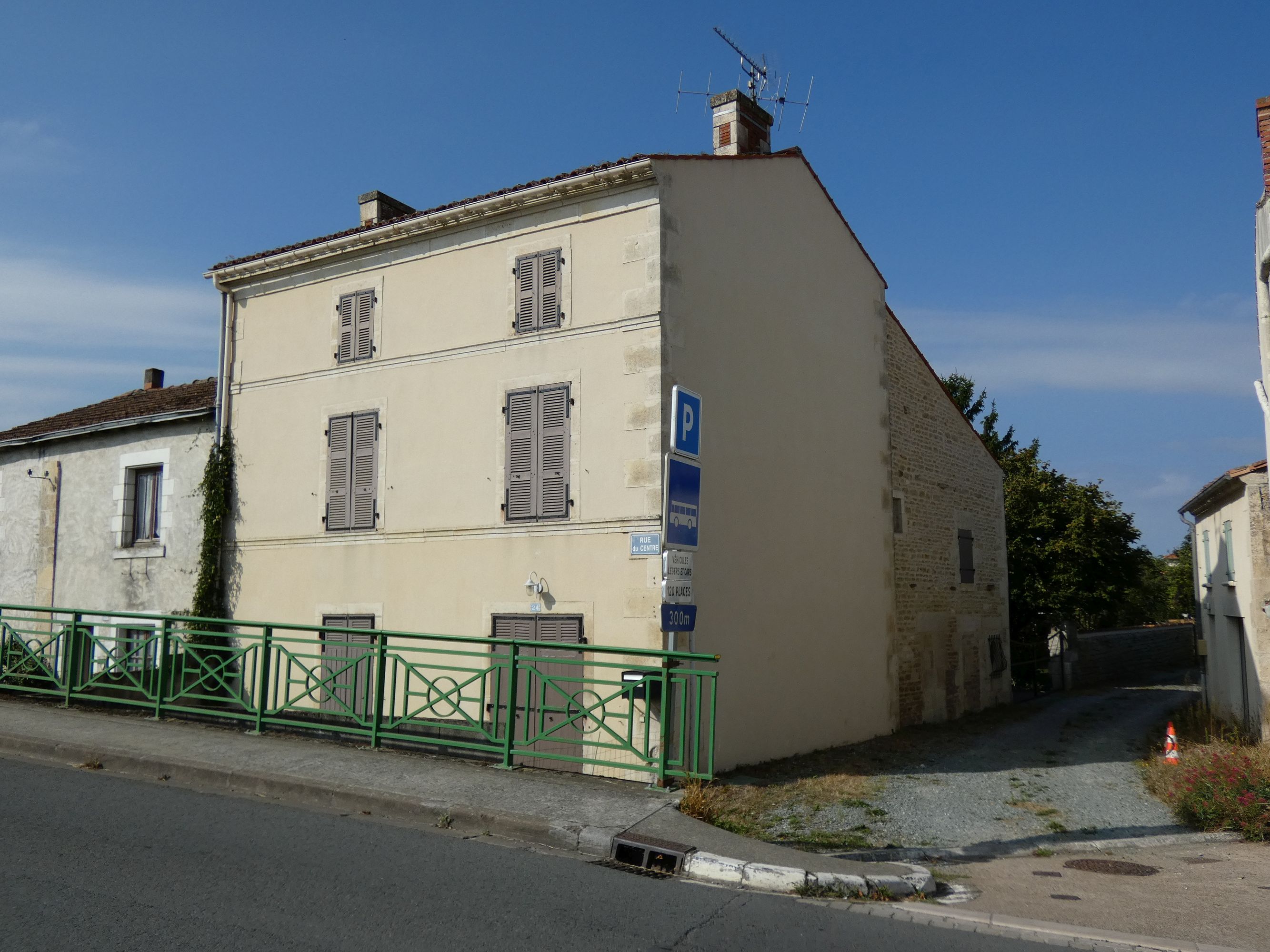 Ferme, actuellement maison, 24 rue du Centre