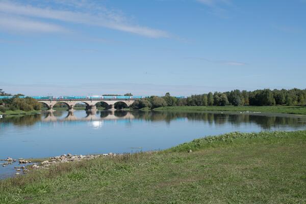 Les réseaux et les voies de circulation sur le secteur de la confluence Maine-Loire