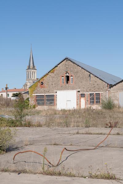 Usine de tarares Jean Ménard puis établissements de Montergon-Lebouvier ; usine de construction métallique et d'éléments préfabriqués, actuellement désaffectée