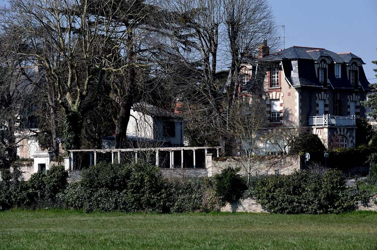 La villa Mon Repos, situé à l'angle de la rue Mon Repos et de la Promenade de Belle-Rive.