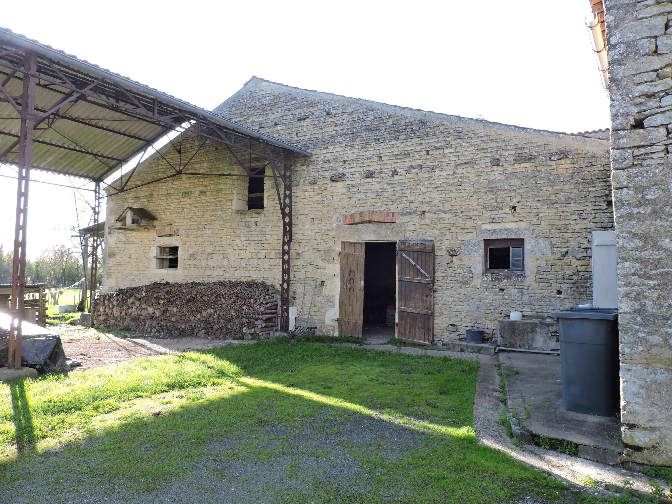 Ferme, actuellement maison ; 24 rue des Loges