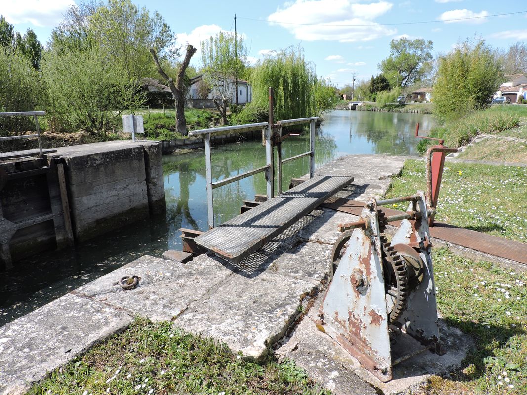 Barrage éclusé du canal du Mignon