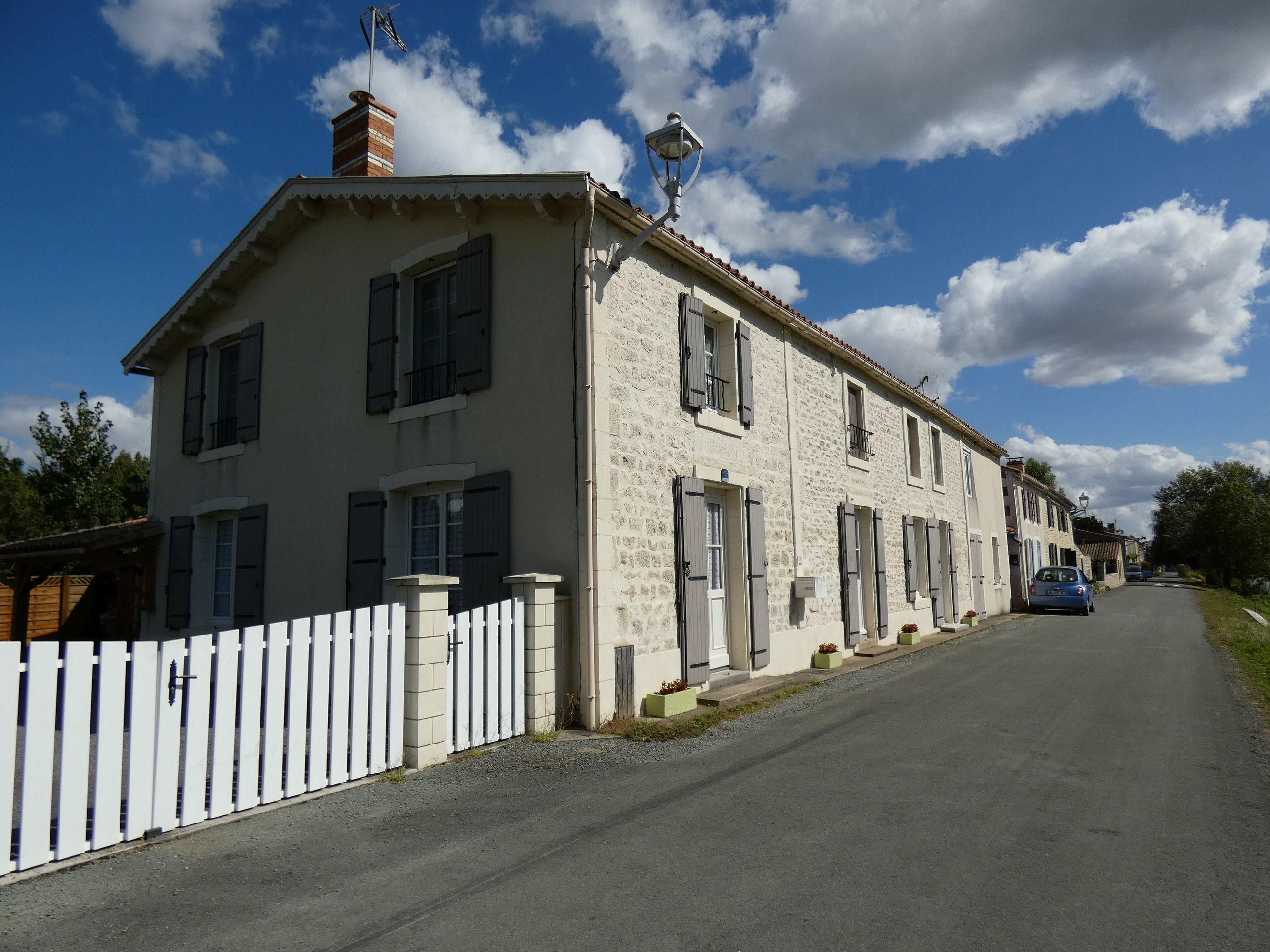 Ferme, actuellement maison ; les Cabanes, 37 et 39 rue des Petites Cabanes