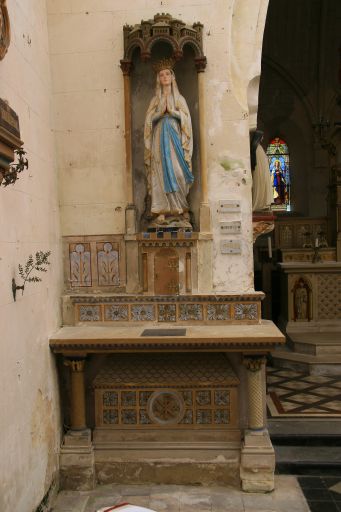 Ensemble : 2 autels, 2 tabernacles et 2 statues