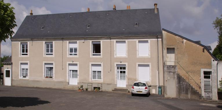 Presbytère, puis logement des institutrices, actuellement logement communal et salle familiale, 18 au 22 rue Frédéric-Chevalier