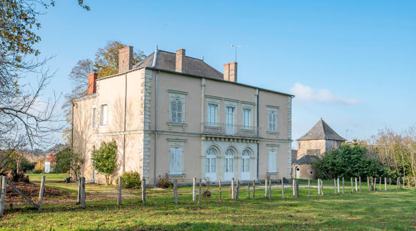 Manoir (vestiges), puis demeure dite château