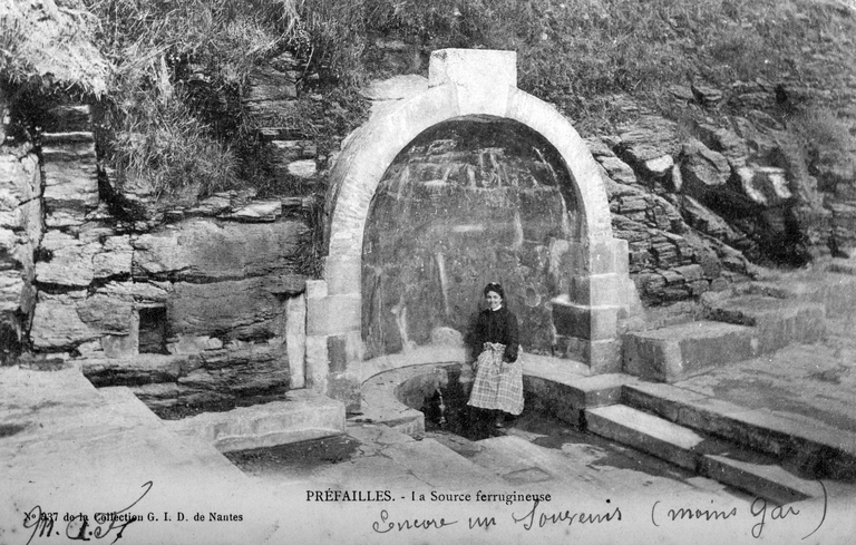 Fontaine, corniche de la Source