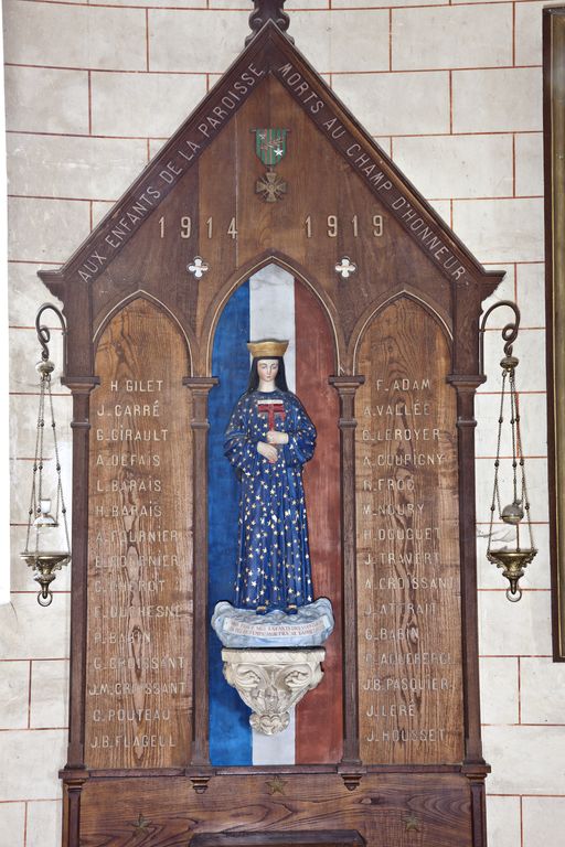 Monument aux morts, église paroissiale Saint-Jean-Baptiste de Saint-Jean-sur-Mayenne